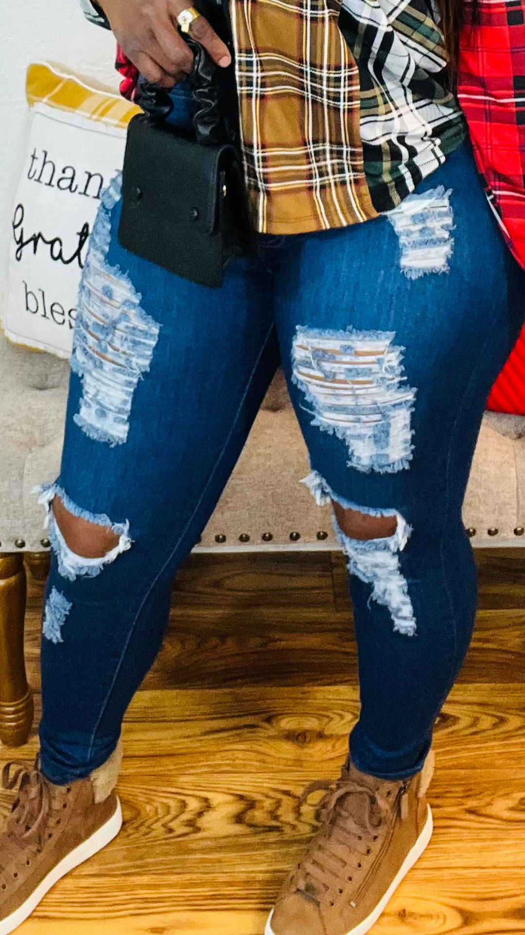 Distressed Jeans (Medium Wash)